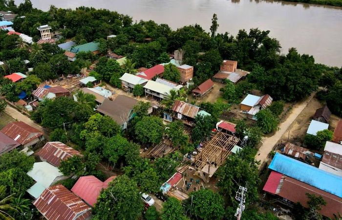  Có thời điểm cả Bôn Jứ chìm trong nước﻿, nơi ngập nặng nhất mực nước cao tới 3m. 