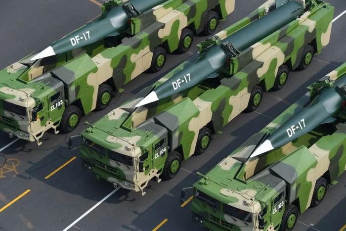 Tên lửa DF-17 công nghệ HGV, tốc độ Mach 10, tầm bắn 2.500km, khiến mọi lá chắn phòng thủ "bó tay". Ảnh: PLA 