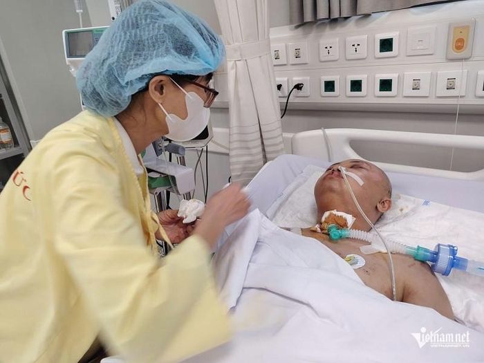 Chồng mới qua đời do bệnh ung thư, bà Ái tiếp tục chứng kiến con trai nguy kịch vì tai nạn
