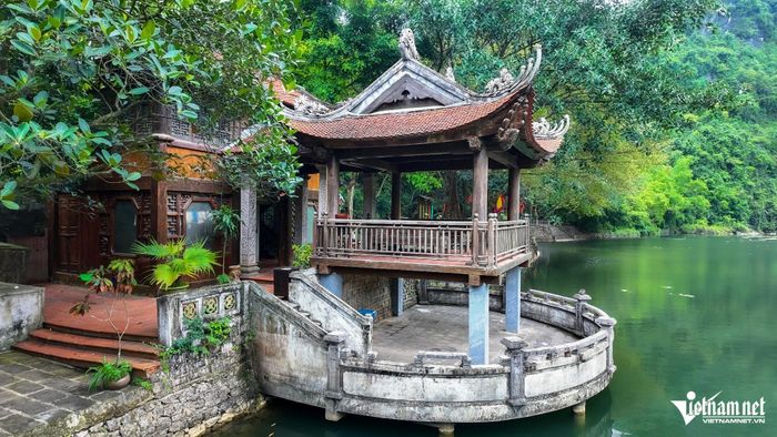 Nơi đây nằm trên tuyến đường tham quan số 1 của Khu du lịch sinh thái Tràng An. Ảnh: T.A