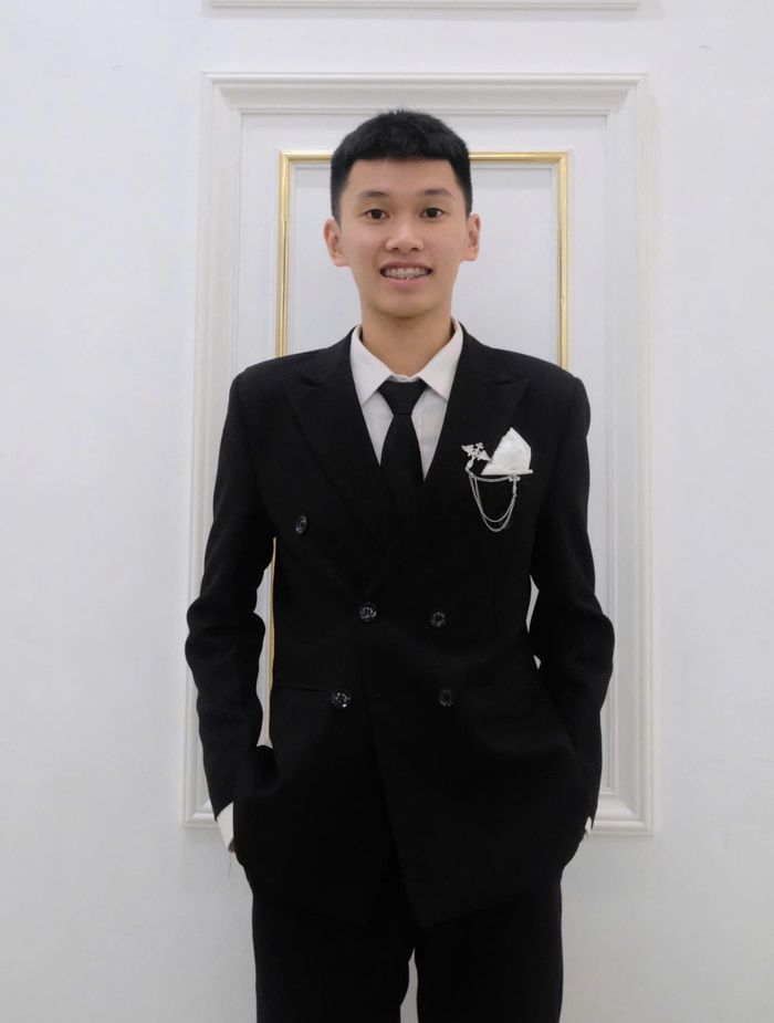 Thịnh không muốn bốn năm đại học chỉ được viết bằng những điểm số cao hay danh hiệu đẹp. Ảnh: Như Quỳnh