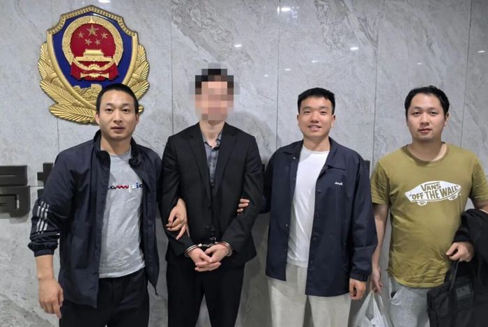 Kẻ lừa đảo họ Lưu đã nhiều lần mang tiền giả đến nhà cụ Trương và liên tục dặn dò "tuyệt đối không được mở ra" để che giấu hành vi gian dối. Ảnh: Guangming Net