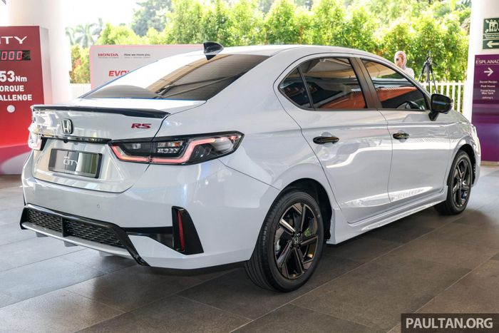 Những thay đổi nhỏ ở phía sau của Honda City 2026 vẫn đủ để người dùng nhận ra sự khác biệt.