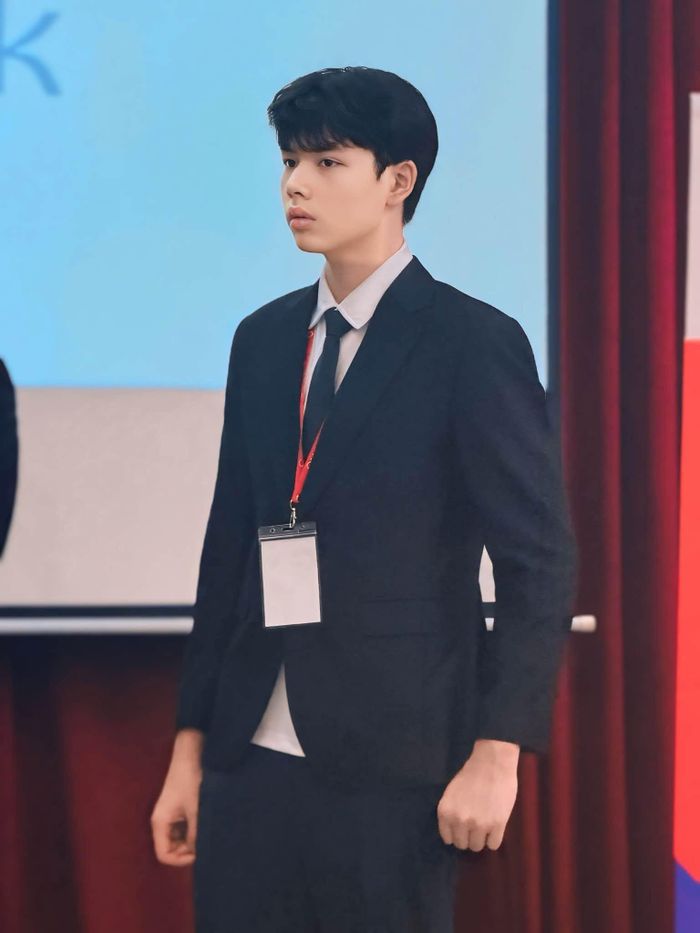 Á hậu Thuỵ Vân khoe con trai điển trai, lọt Top 20 Next-Gen Youth Entrepreneurship Challenge - cuộc thi khởi nghiệp trẻ cấp quốc gia tại Việt Nam dành cho học sinh, sinh viên độ tuổi từ 15 đến 22.
