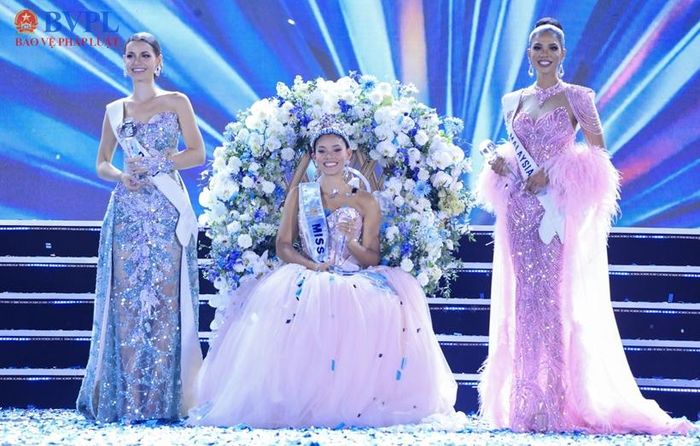 Hoa hậu Thế giới 2026 và 2 Á hậu. Ảnh: NH.