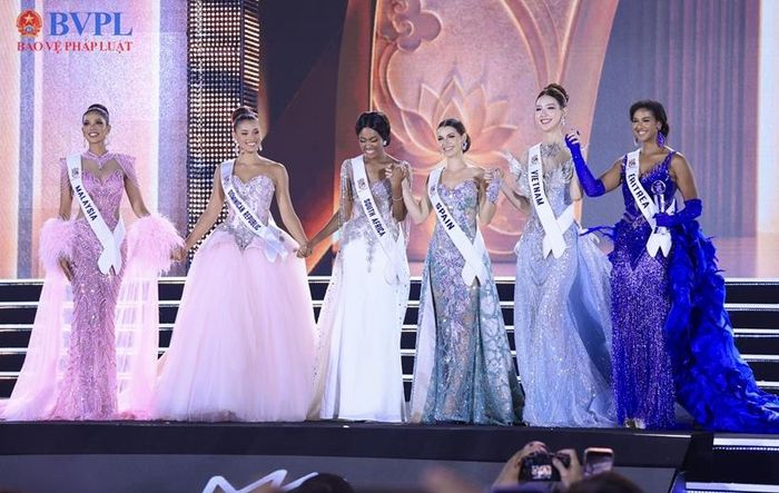 Các thí sinh lọt vào Top 6 Miss World 2026. Ảnh: NH.