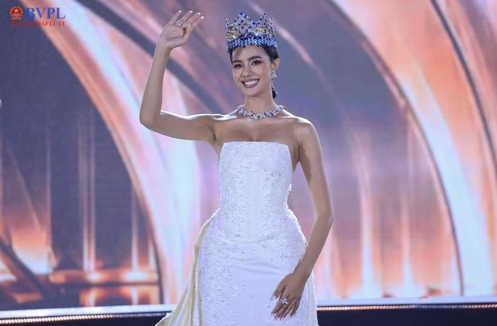 Hoa hậu Thế giới 2025 Opal Suchata tại đêm Chung kết Miss World 2026. Ảnh: NH.