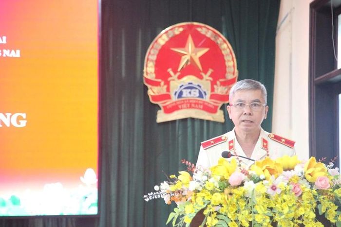  Đồng chí Vũ Văn Chương, Ủy viên Ban Chấp hành Đảng bộ, Phó Viện trưởng VKSND thành phố Đồng Nai phát biểu tại buổi lễ.
