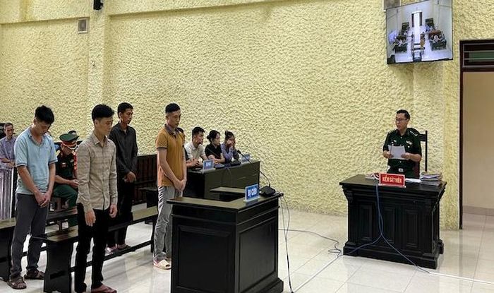Thượng tá Nguyễn Huy Hoàng, Viện trưởng VKSQS khu vực 1 BĐBP thực hành quyền công tố và kiểm sát xét xử tại phiên tòa.