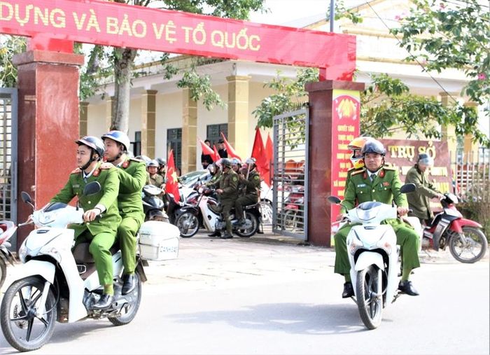  Công an xã Hương Bình tuần tra bảo vệ an ninh trật tự.