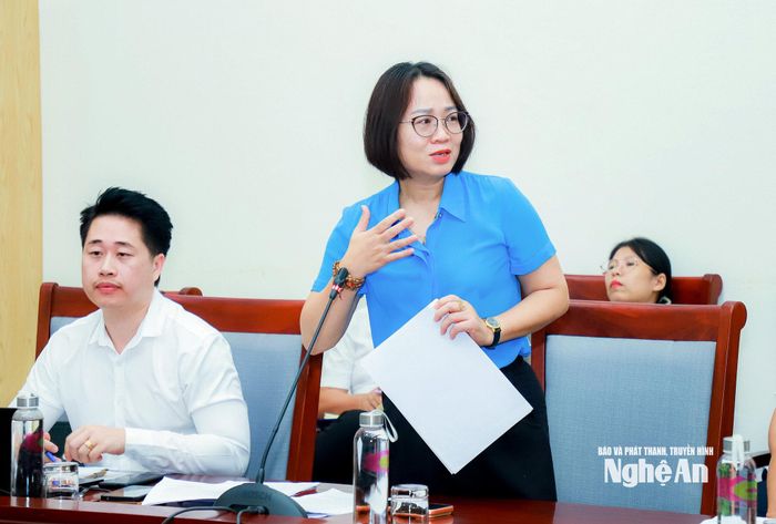 Đồng chí Trần Thị Huyền - Phó Giám đốc Báo và phát thanh, truyền hình Nghệ An phát biểu tại cuộc làm việc. Ảnh: Thành Duy