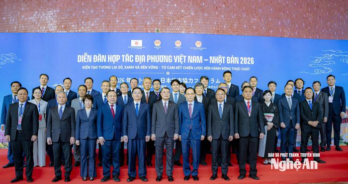 Thủ tướng Chính phủ Lê Minh Hưng và các đại biểu chụp ảnh lưu niệm. Ảnh: PV