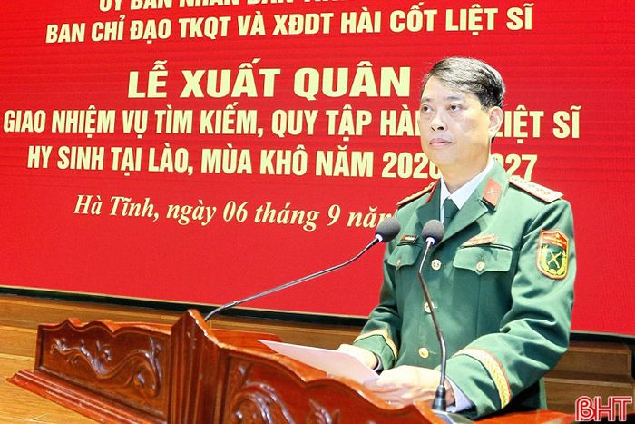 Đại tá Nguyễn Tất Thắng, Chủ nhiệm Chính trị Bộ CHQS tỉnh báo cáo kết quả công tác chuẩn bị, triển khai nhiệm vụ khảo sát, tìm kiếm, quy tập hài cốt liệt sĩ mùa khô 2026 - 2027.