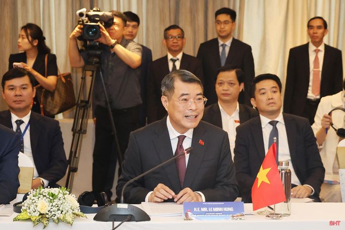 Thủ tướng Chính phủ Lê Minh Hưng làm việc với đoàn đại biểu địa phương Nhật Bản.