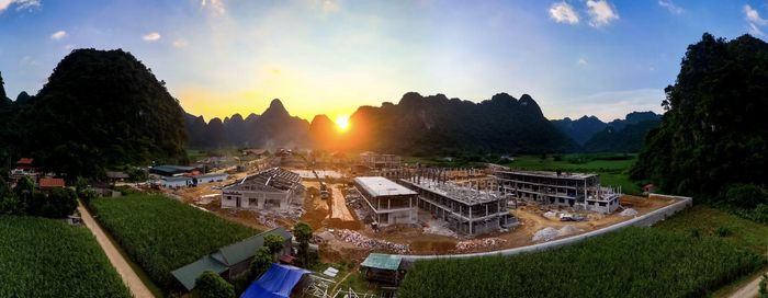 Những ngôi trường mới được kỳ vọng sẽ mang ánh sáng văn hóa mới đến cho học sinh vùng biên. (Ảnh: Hoài Nam/Vietnam+)