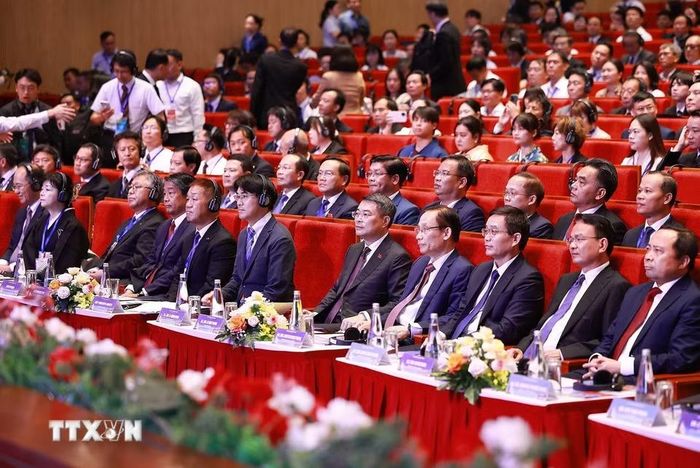 Thủ tướng Lê Minh Hưng và các đại biểu dự Diễn đàn Hợp tác địa phương Việt Nam-Nhật Bản năm 2026 tại thành phố Huế. (Ảnh: Dương Giang/TTXVN)
