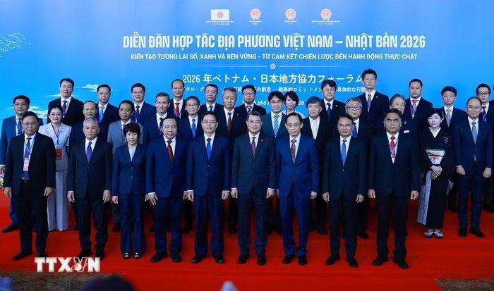 Thủ tướng Lê Minh Hưng với các đại biểu tham dự Diễn đàn Hợp tác địa phương Việt Nam-Nhật Bản năm 2026 tại thành phố Huế. (Ảnh: Dương Giang/TTXVN)