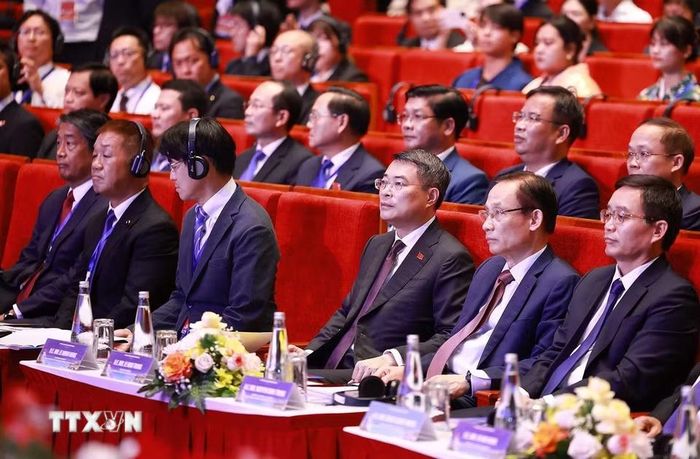 Thủ tướng Lê Minh Hưng và các đại biểu dự Diễn đàn Hợp tác địa phương Việt Nam-Nhật Bản năm 2026 tại thành phố Huế. (Ảnh: Dương Giang/TTXVN)