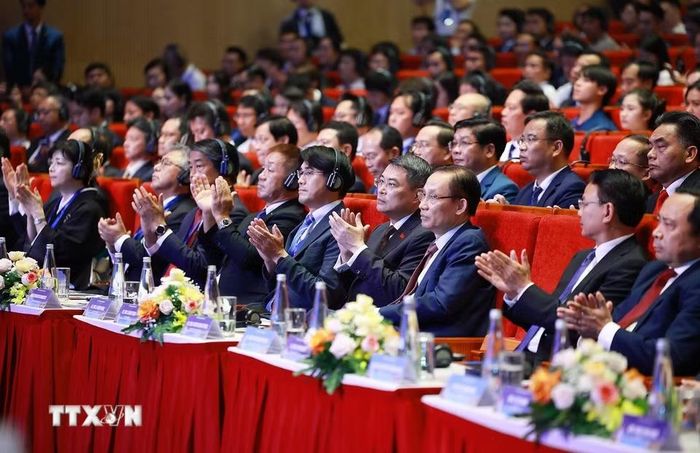 Thủ tướng Lê Minh Hưng và các đại biểu dự Diễn đàn Hợp tác địa phương Việt Nam-Nhật Bản năm 2026 tại thành phố Huế. (Ảnh: Dương Giang/TTXVN)