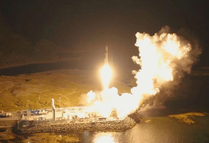 Tên lửa của Đức mang theo 5 vệ tinh được phóng thành công lên không gian. Ảnh: Isar Aerospace