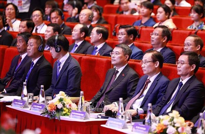 Thủ tướng Lê Minh Hưng và các đại biểu dự Diễn đàn Hợp tác địa phương Việt Nam - Nhật Bản năm 2026 tại thành phố Huế. Ảnh: Dương Giang/TTXVN