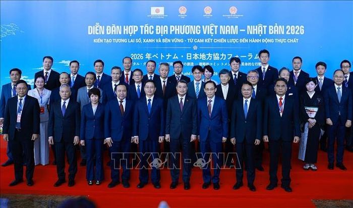Thủ tướng Lê Minh Hưng với các đại biểu tham dự Diễn đàn Hợp tác địa phương Việt Nam - Nhật Bản năm 2026 tại thành phố Huế. Ảnh: Dương Giang/TTXVN