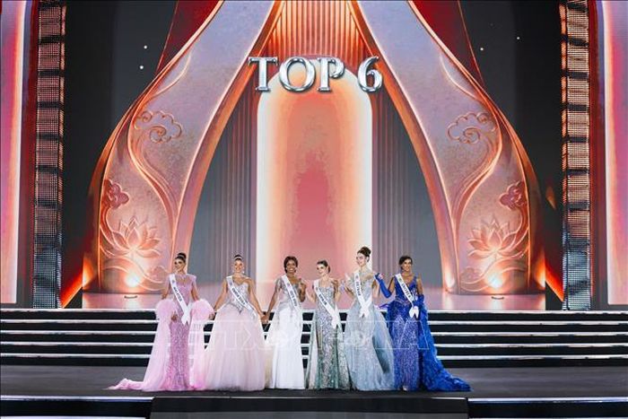 Top 6 gồm: Eritrea (thắng giải bình chọn), Malaysia (thắng giải Dự án Nhân ái), Việt Nam, Cộng hòa Dominica, Tây Ban Nha và Nam Phi. Ảnh TTXVN phát