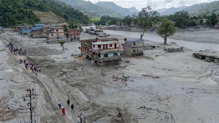 Cảnh tàn phá của trận lũ quét và lở bùn đá nghiêm trọng ở huyện Nuwakot, Nepal ngày 27/8/2026. Ảnh: THX/TTXVN phát