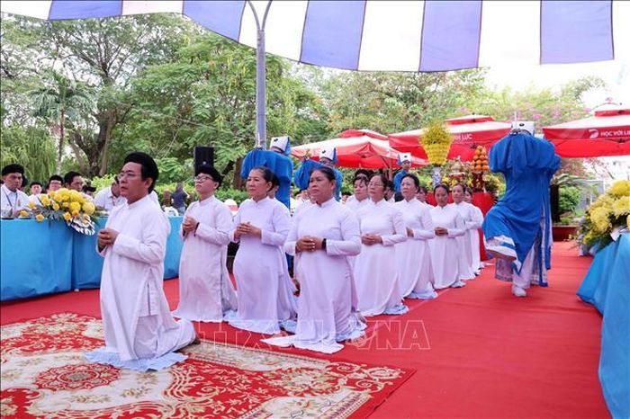 Lễ cầu siêu các Anh hùng liệt sĩ tại Công viên Lê Thị Riêng được tổ chức trang trọng theo nghi lễ đạo giáo Cao Đài.