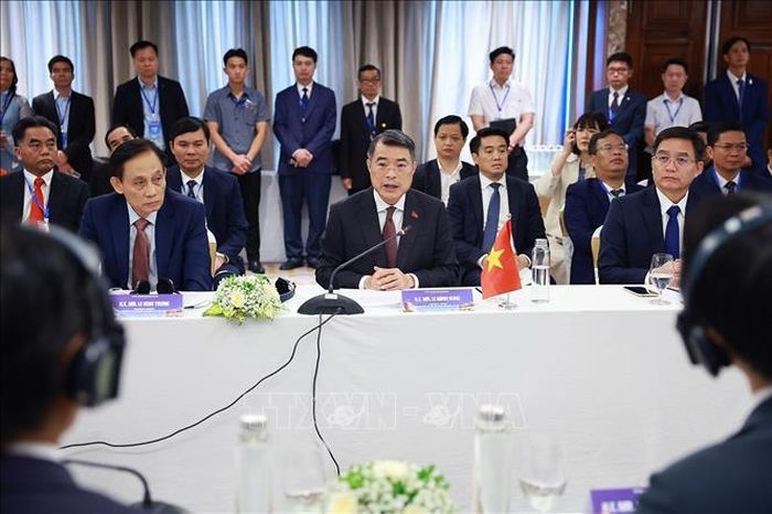 Thủ tướng Lê Minh Hưng làm việc với Đoàn đại biểu địa phương Nhật Bản. Ảnh: Dương Giang/TTXVN