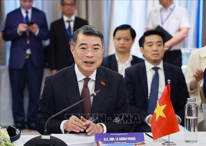 Thủ tướng Lê Minh Hưng làm việc với Đoàn đại biểu địa phương Nhật Bản. Ảnh: Dương Giang/TTXVN