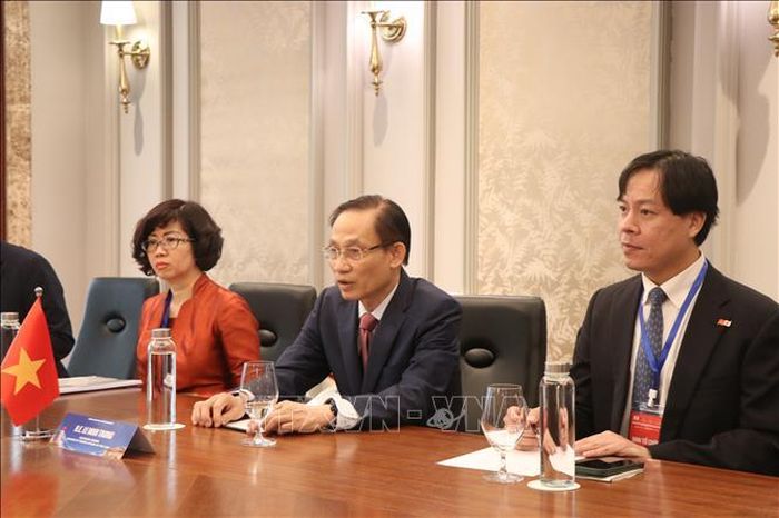 Bộ trưởng Bộ Ngoại giao Lê Hoài Trung phát biểu tại buổi tiếp. Ảnh: Mai Trang/TTXVN