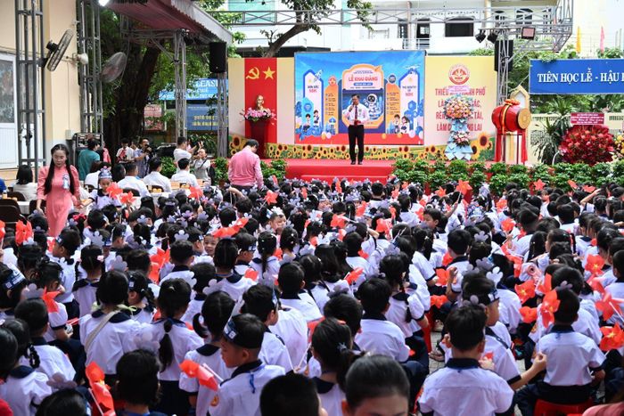 Học sinh tiểu học TP Hồ Chí Minh trong lễ khai giảng năm học mới 2026 - 2027.