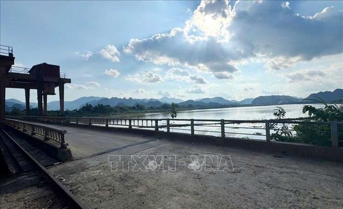 Nhà máy thủy điện Cẩm Thủy 1 xây dựng trên sông Mã, có công suất thiết kế 28,8 MW, gồm 2 tổ máy, với tổng mức đầu tư khoảng 1.300 tỉ đồng. Cuối năm 2018, tổ máy đầu tiên của Nhà máy thủy điện Cẩm Thủy 1 chính thức hòa vào lưới điện quốc gia. Ảnh: Việt Hoàng/TTXVN