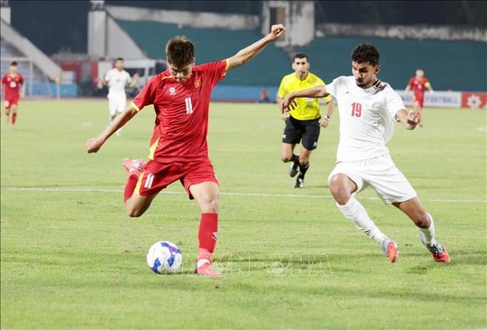 Một pha tấn công của U20 Việt Nam về phía khung thành U20 Iran.