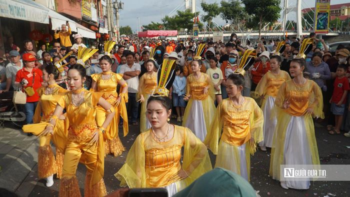 "Năm nay, Hội quán Phúc Kiến mang đến lễ hội nhiều tiết mục đặc sắc như Thiên Hậu, Xe Đào Tiên, múa Đào Tiên Nghinh Phúc, Na Tra - Lý Tịnh, múa Kim Ngọc Mãn Đường, múa Cung Nhạc Nhã Đình và đặc biệt là xe Ngũ Hành Tôn Thần với hình tượng năm vị nữ cai quản ngũ hành. Để chuẩn bị cho các tiết mục, các thành viên Hội quán đã lên ý tưởng, tìm kiếm tư liệu, nghiên cứu những nét đẹp văn hóa của người Hoa từ hơn một năm trước. Từ phục trang, biên đạo đến hóa trang đều được đầu tư, chuẩn bị kỹ lưỡng, với mong muốn mang đến những màn trình diễn sinh động, hấp dẫn, đồng thời truyền tải những giá trị văn hóa truyền thống đến người dân và du khách", nhóm Ngũ hành tôn thần - Hội quán Phúc Kiến cho biết.