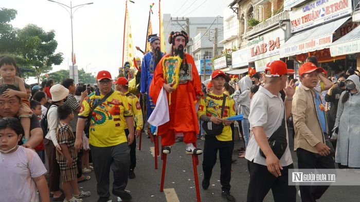 Từ một hoạt động mang đậm dấu ấn tín ngưỡng, Lễ hội Trung Nguyên Kiến Tiêu đang được định hướng trở thành một điểm nhấn văn hóa - du lịch của phường Phan Thiết. Việc bảo tồn nghi thức truyền thống song hành với quảng bá, kết nối các giá trị văn hóa, ẩm thực và sản phẩm địa phương sẽ giúp lễ hội vừa giữ được bản sắc, vừa tạo thêm sức hút cho đô thị biển Phan Thiết trong hành trình phát triển du lịch theo hướng văn minh, thân thiện và giàu bản sắc.