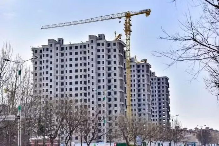 Một dự án kiểu "lâu hoa" bị dở dang, khách hàng là những người bị thiệt nhất. Ảnh: AFP.