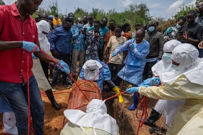 Đến ngày 5/9, đã có 6.342 ca nhiễm, 3.072 người tử vong vì Ebola. Ảnh: Singtao.