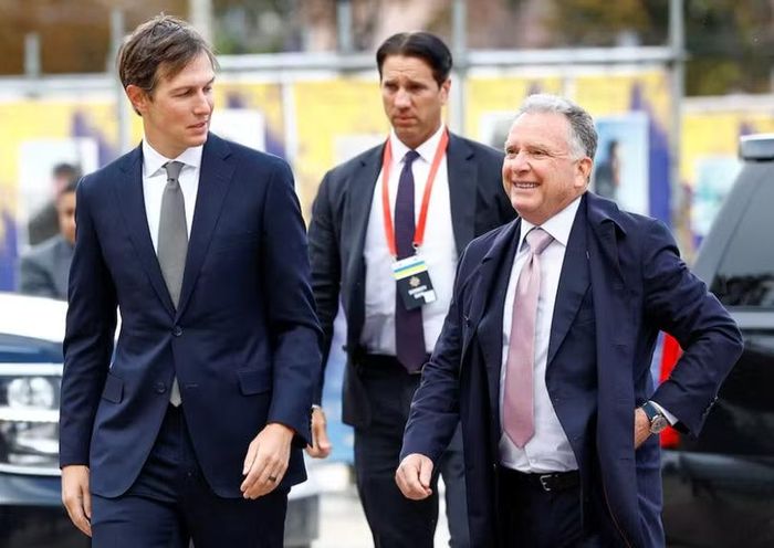 Jared Kushner, con rể của Tổng thống Mỹ Donald Trump, và Đặc phái viên Mỹ Steve Witkoff đến dự cuộc gặp với Tổng thống Ukraine Volodymyr Zelensky, tại Kiev, Ukraine ngày 6/9. Ảnh: Reuters.