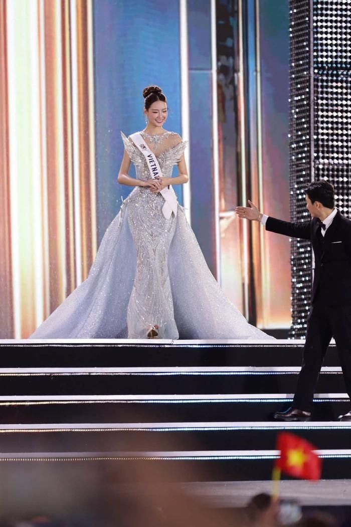 Khán giả chúc mừng thành tích Top 6 Miss World của Bảo Ngọc.