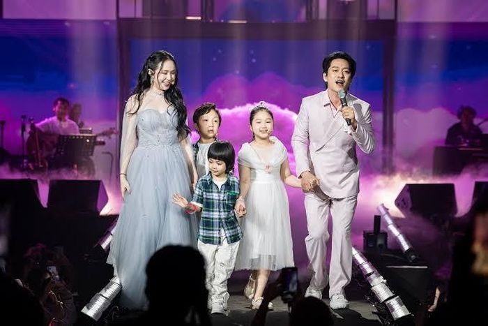 Hiện, 2 bé Su Hào và Son lần lượt nhập học trong tháng 8 tại Mỹ.