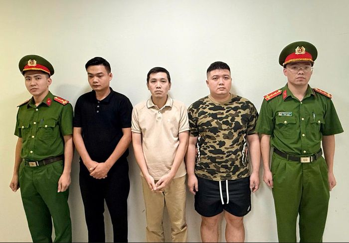 Các đối tượng bị triệu tập đến cơ quan Công an để làm việc. Ảnh Công an Thanh Hóa
