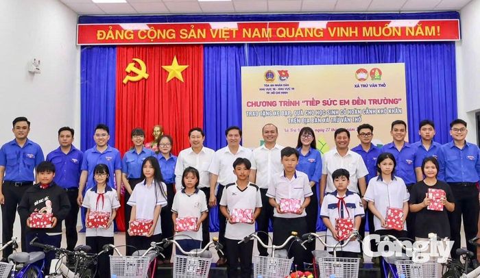 TAND khu vực 16 đã phối hợp cùng các đơn vị tặng xe đạp cho các em học sinh mùa tựu trường năm nay
