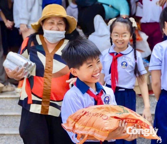 Hoạt động của TAND khu vực 16 và các đơn vị thể hiện sâu sắc tinh thần vì cộng đồng, vì thế hệ tương lai đất nước