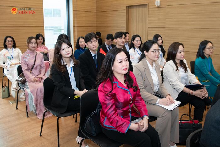 Các đại biểu dự cuộc gặp. Ảnh: Lâm Hiển