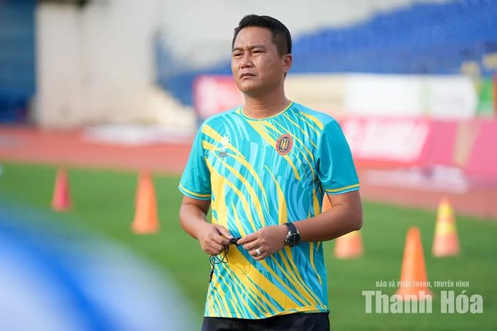Giám đốc kỹ thuật Mai Xuân Hợp thận trọng trước màn ra quân mùa giải mới.
