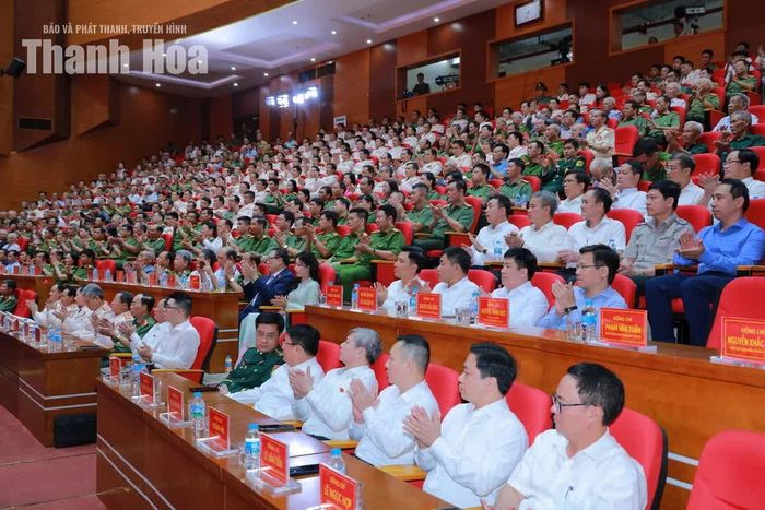 Đại biểu dự buổi lễ.