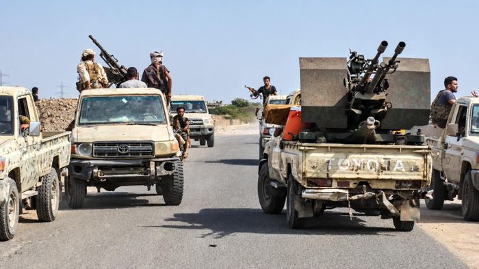 Giao tranh giữa lực lượng chính phủ Yemen được Saudi Arabia hậu thuẫn và Houthi làm gia tăng nguy cơ nội chiến tái bùng phát. Ảnh: Soz6.com.