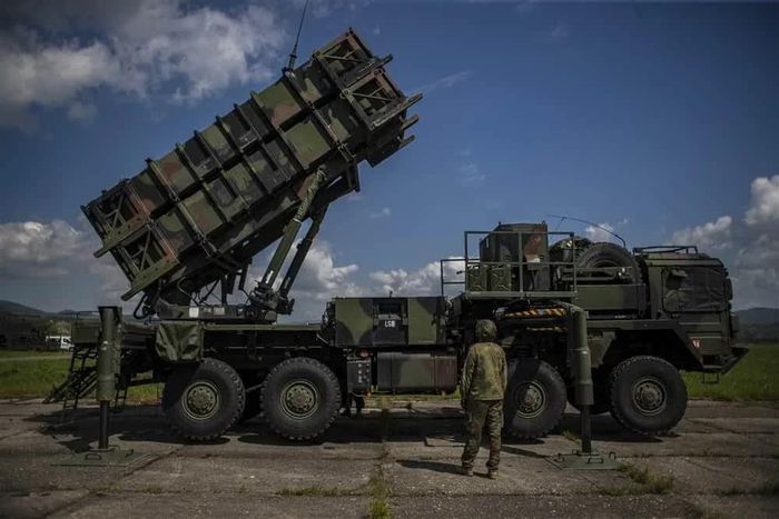 Theo ông Thiessen, ngay cả trong trường hợp Ukraine được Mỹ cấp phép sản xuất tên lửa Patriot, Kiev vẫn cần thêm tên lửa đánh chặn trong thời gian trước mắt. Ảnh: DPA.
